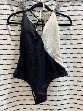 Black/white one-piece swimsuit